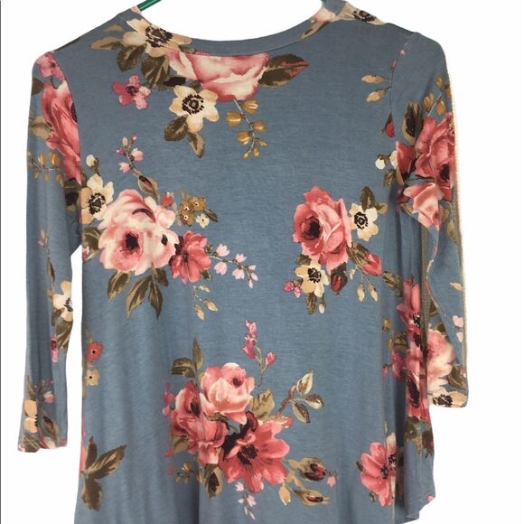 4/$20 Pomelo Blue Floral Soft Shirt Sz M - Picture 3 of 7